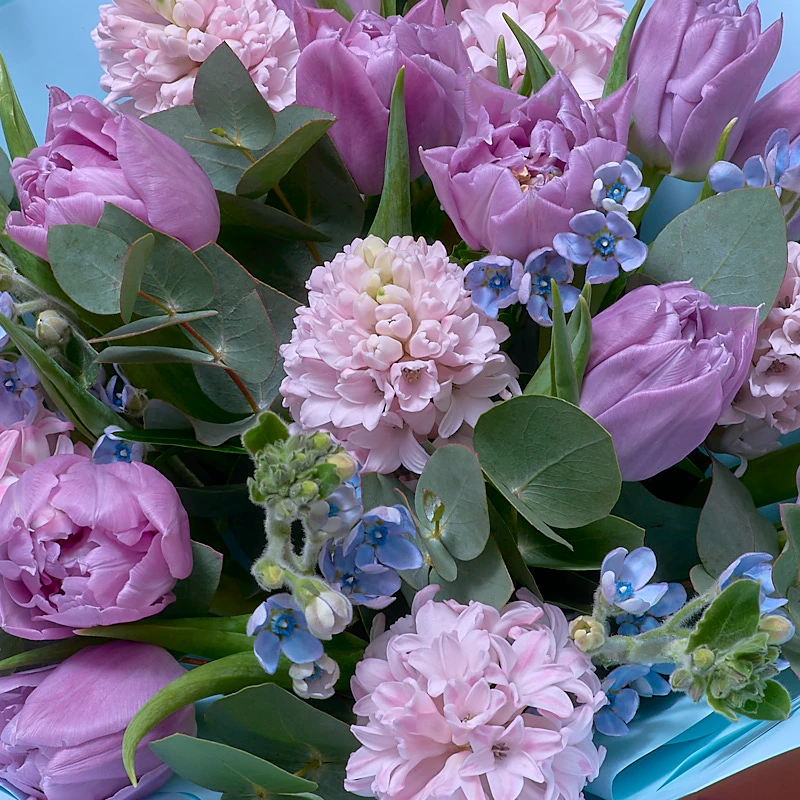 Букет из тюльпанов, гиацинтов и оксипеталума «Небесная дымка», фото 3