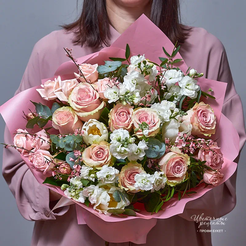 Букет "Светлые мечты" из пионовидных роз, роз Фрутетто и маттиолы, фото 4