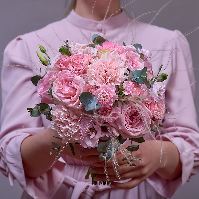 Свадебный букет из пионовидных роз и диантуса, фото 2