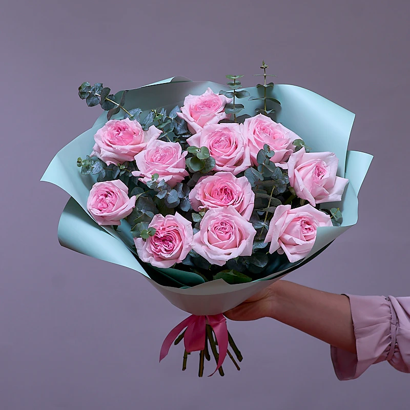 Букет из ароматных пионовидных роз и эвкалипта, фото 3