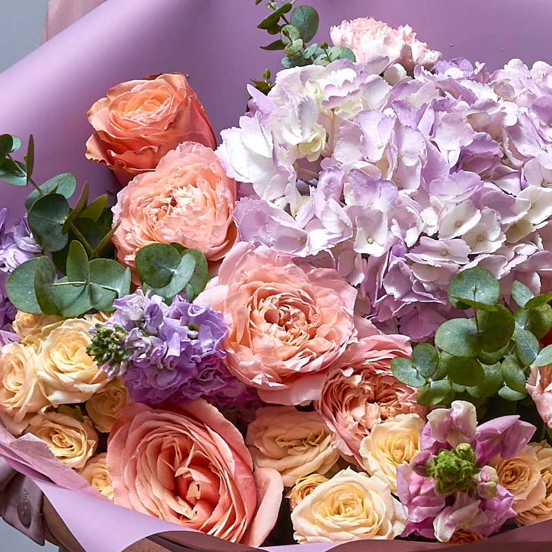 Авторский букет с розами и гортензией с персиково-сиреневой гамме, фото 3