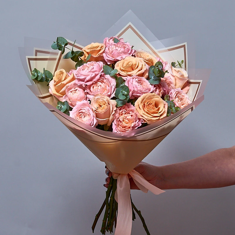 Монобукет из персиковых пионовиднх роз с зеленью, фото 3