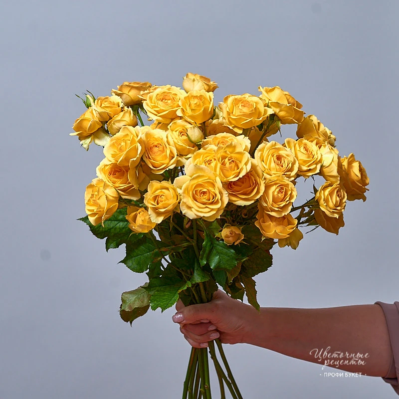 Монобукет из ярко-желтых кустовых роз, фото 5