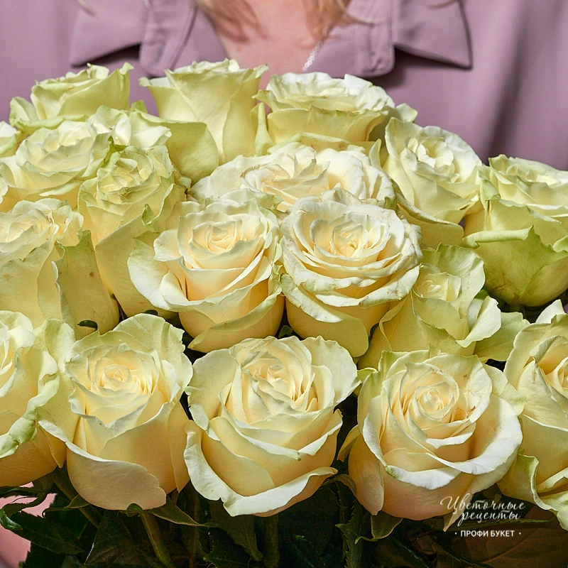 Монобукет из пионовидных белых роз Мондиаль, фото 3
