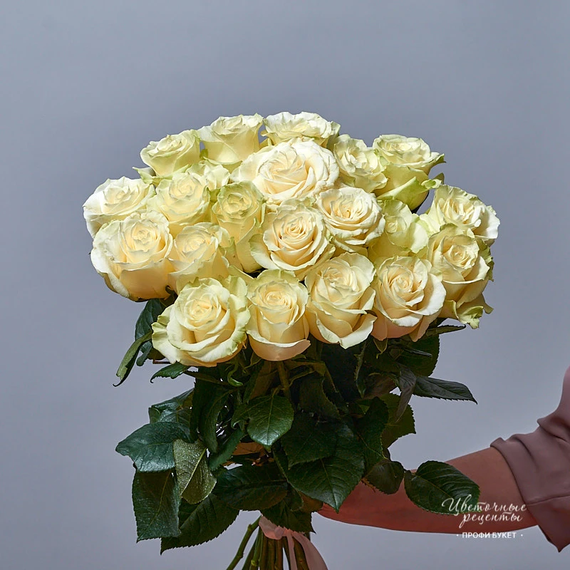 Монобукет из пионовидных белых роз Мондиаль, фото 4