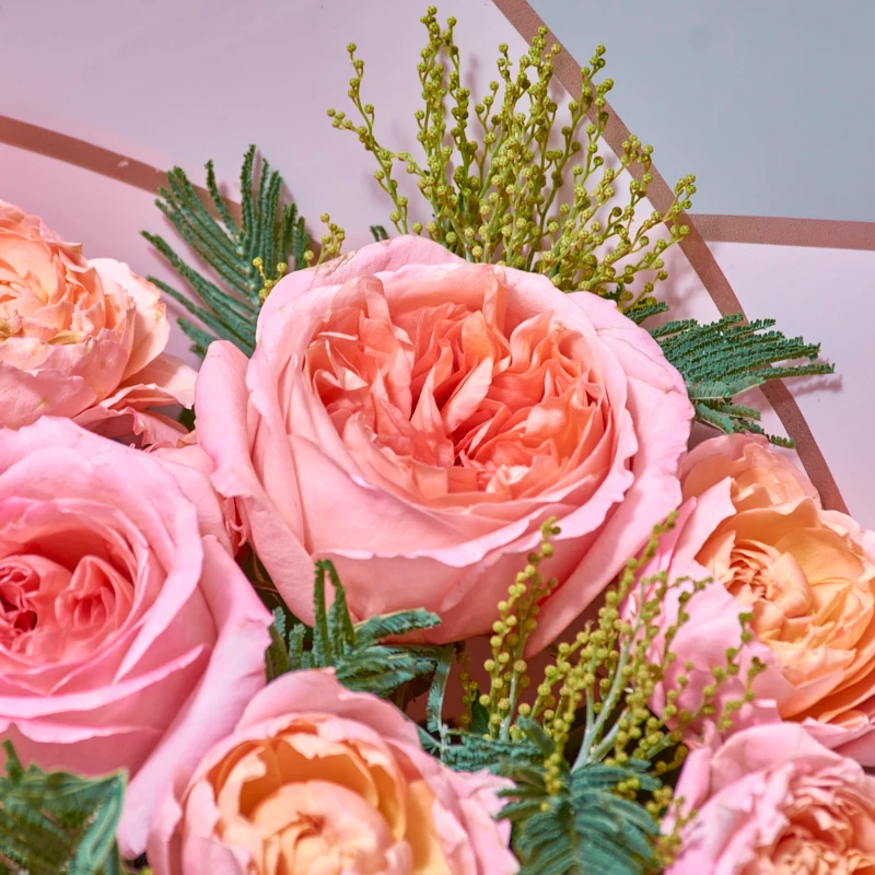 Букет из пионовидных кустовых и одноголовых роз, фото 4