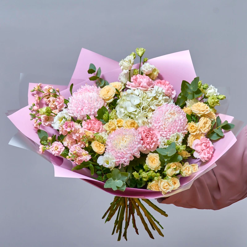 Букет из хризантем, кустовых роз и гортензии «Розовый рассвет», фото 2
