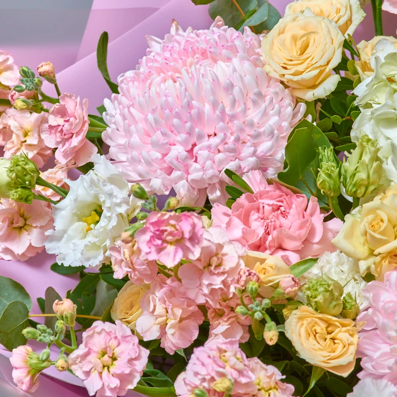 Букет из хризантем, кустовых роз и гортензии «Розовый рассвет», фото 4