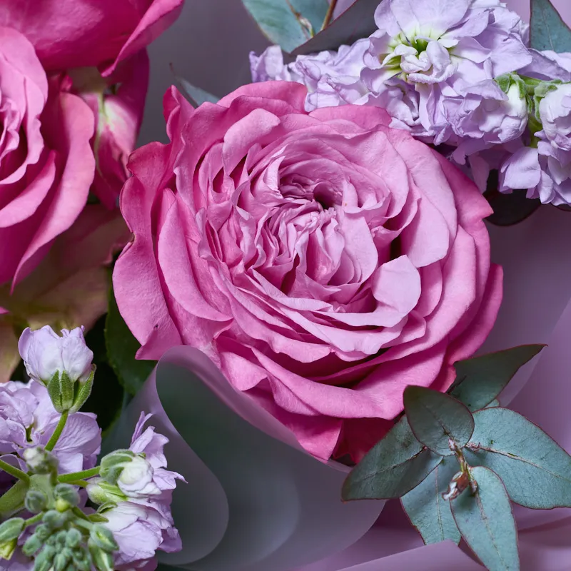 Букет из пионовидных роз и ароматной маттиолы, фото 4