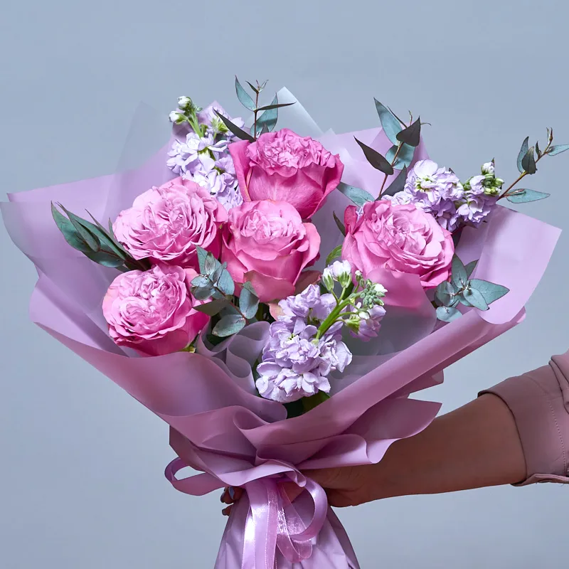 Букет из пионовидных роз и ароматной маттиолы, фото 3