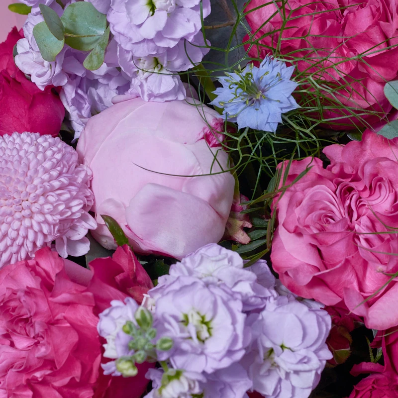 Букет из пионов ,роз и ароматной маттиолы, фото 5